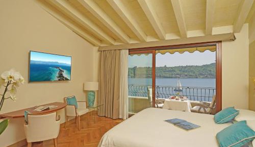 Luxury Double Room with Lake View