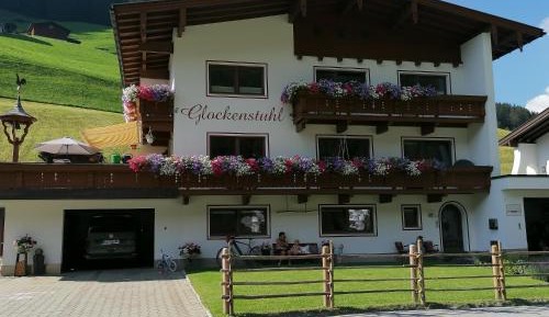 Two-Bedroom Apartment with Shower 