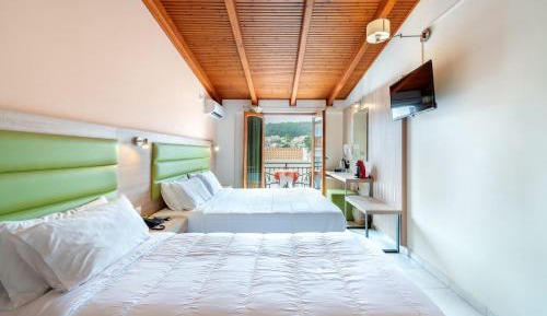 Triple Room with City View