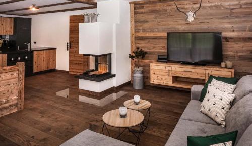 Apartment with Mountain View