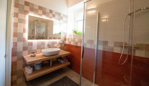 Apartment with Mountain View