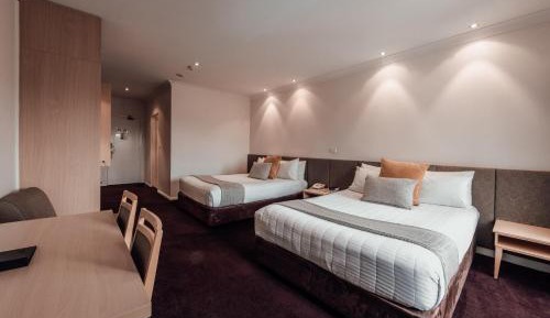 Deluxe Double Queen Room