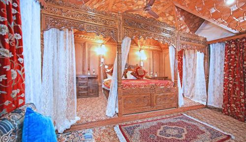 Suite with Lake View