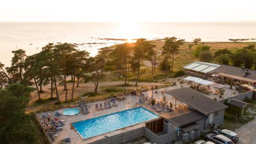 Bungalow with Garden View