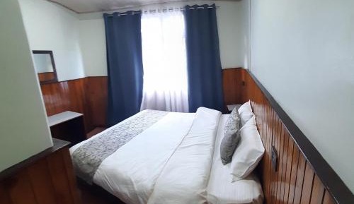 Deluxe Double Room (2 Adults + 1 Child)