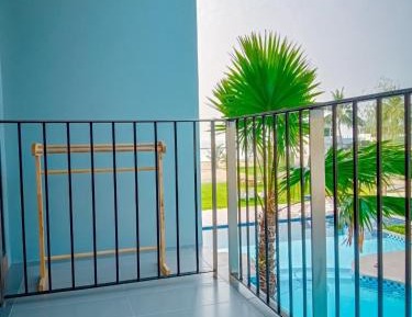 Deluxe Double Room with Side Sea View