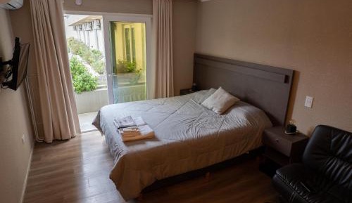 Apartment with Pool View 