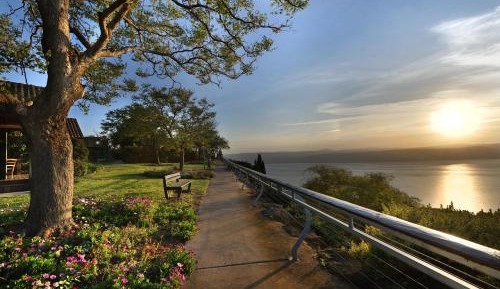 Family Room with Lake View