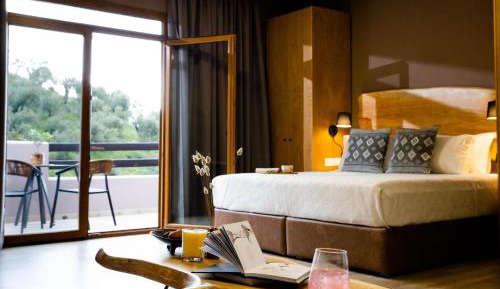 Superior Suite with Outdoor Hot Tub