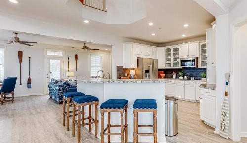 Five Bedroom Holiday Home