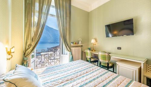 Double or Twin Room with Lake View and Balcony