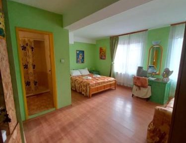 Deluxe Double Room (2 Adults + 1 Child)