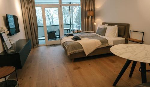 Apartment with Lake View