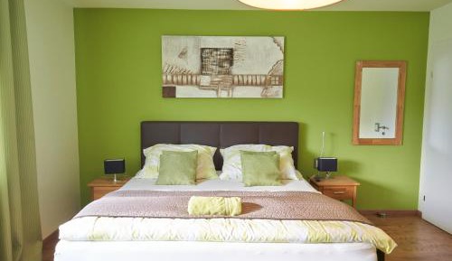 Deluxe Double Room (2 Adults + 1 Child)