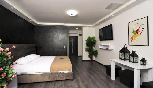 Deluxe Room (2 Adults + 1 Child)