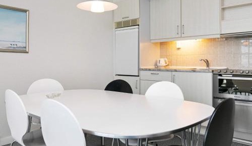 Apartment 25