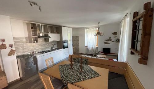 Apartment with Mountain View