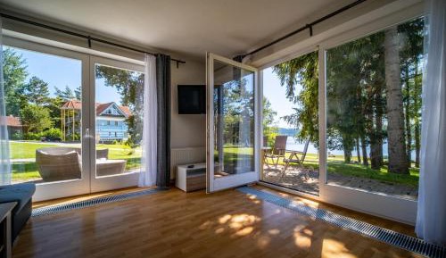 Apartment with Lake View