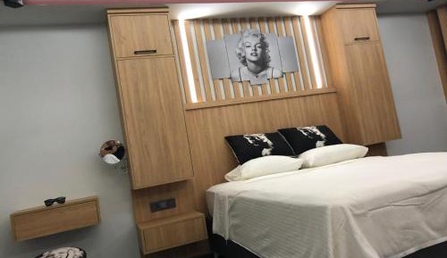 King Studio with Sofa Bed