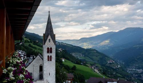 Deluxe Double or Twin Room with Mountain View