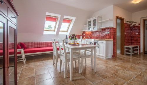 One-Bedroom Apartment (4-5 Adults)