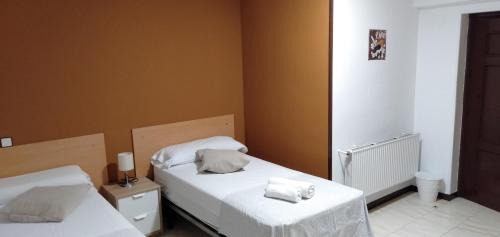 Standard Twin Room with Shared Bathroom