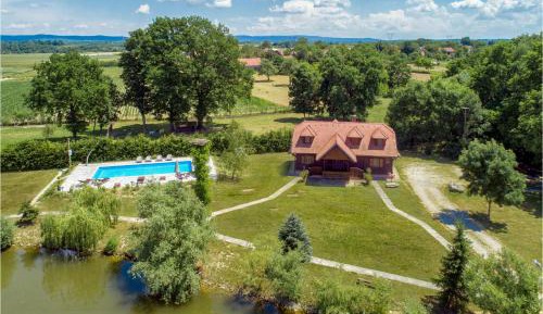 Three-Bedroom Vacation Home 
