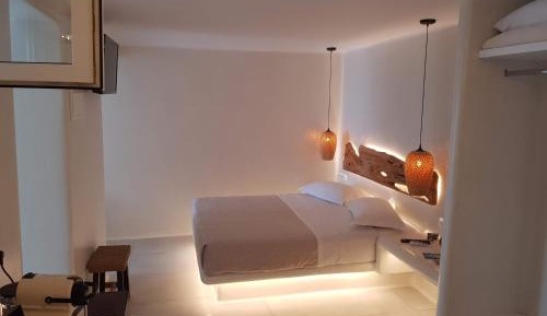 Deluxe Suite with Terrace (4 Adults)