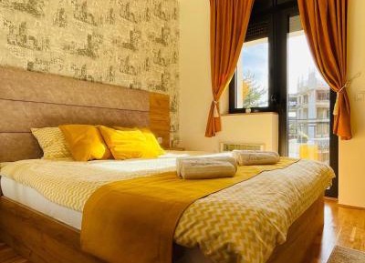 Apartment with Mountain View