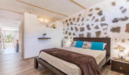 Superior One-Bedroom Apartment