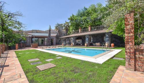 Five-Bedroom Holiday Home