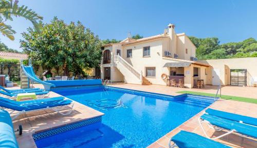 Villa with Garden View