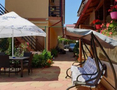 Family Room with Garden View