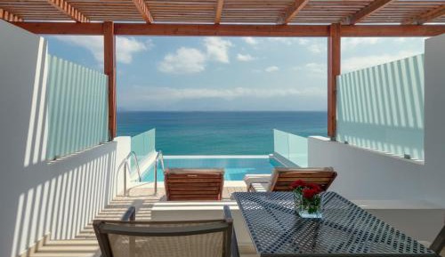 Frontal Deluxe Room with Sea View & Private Pool