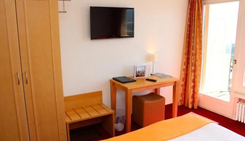 Superior Single Room with Balcony and Mountain View