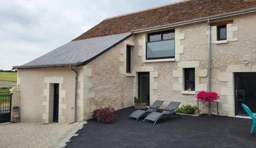 Queen Room with Shared Bathroom