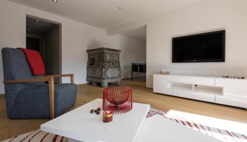 Apartment with Mountain View