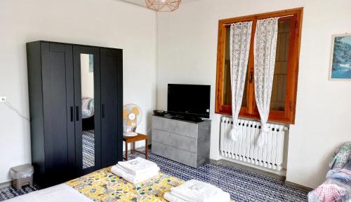 Standard Double Room with Shared Bathroom