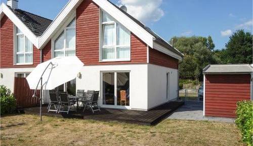 Three-Bedroom Holiday Home 