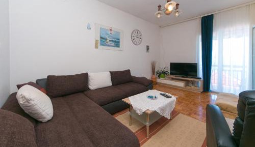 One-Bedroom Apartment with Balcony and Sea View