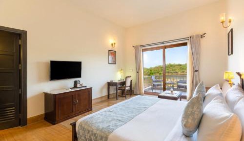 Suite with Lake View