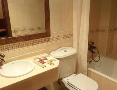 Twin Room with Private Bathroom