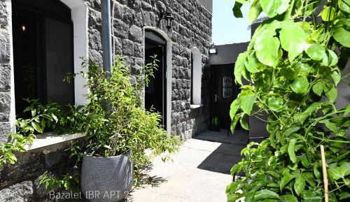 One-Bedroom Apartment (2)