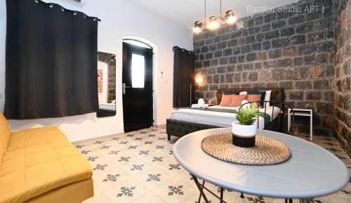 Studio Apartment (1)