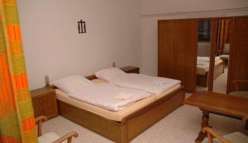 Single Room with Shared Bathroom