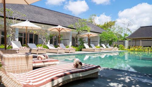 Suite with Pool View