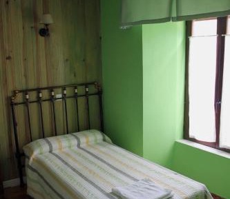 Four-Bedroom House (8 Adults)