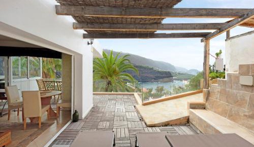 Superior One-Bedroom Apartment with Balcony