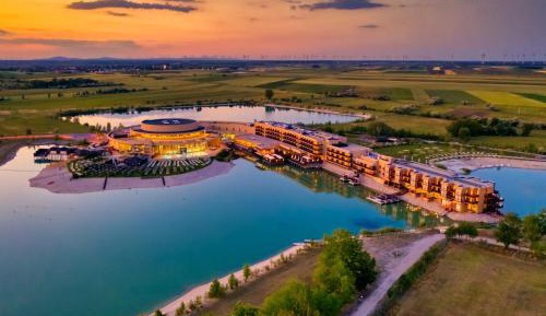 Double Room with Balcony and Lake View