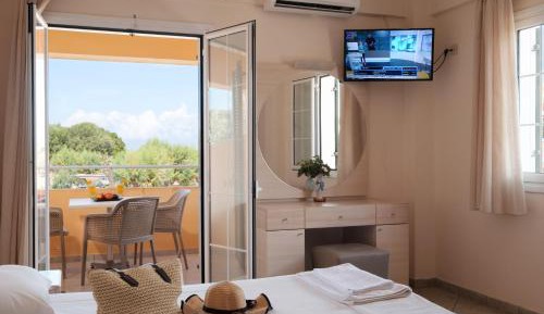 Standard Studio (2 Adults+1 Child)